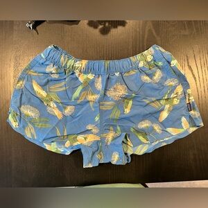 Patagonia Women’s Barely Baggies size medium. 2.5” inseam